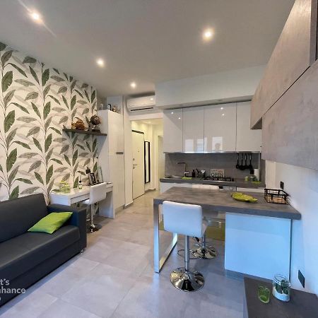 R39 Modern Apartment With Private Parking Milão Exterior foto